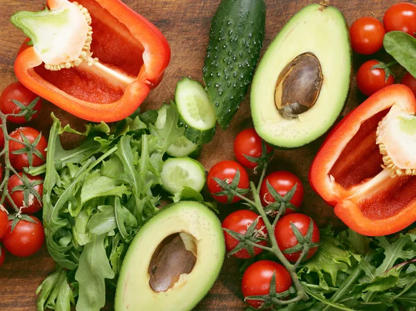 Légumes Pour Salade Fraîche Sur Une Table Bois — Photo