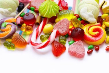 farklı marmelat tatlı ve beyaz arka plan üzerinde renkli