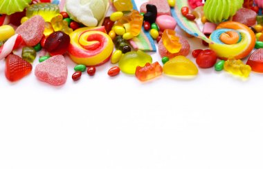 farklı marmelat tatlı ve beyaz arka plan üzerinde renkli