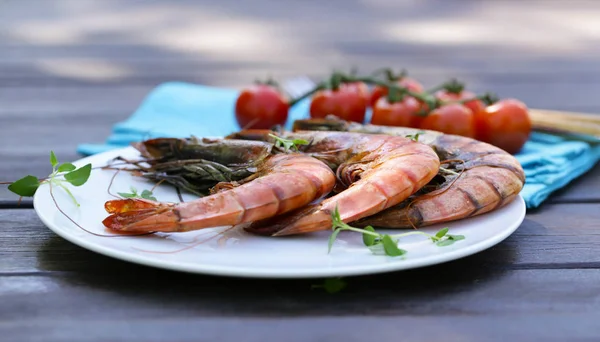 Grilled Large Shrimp Plate Wooden Table — Stock Photo, Image
