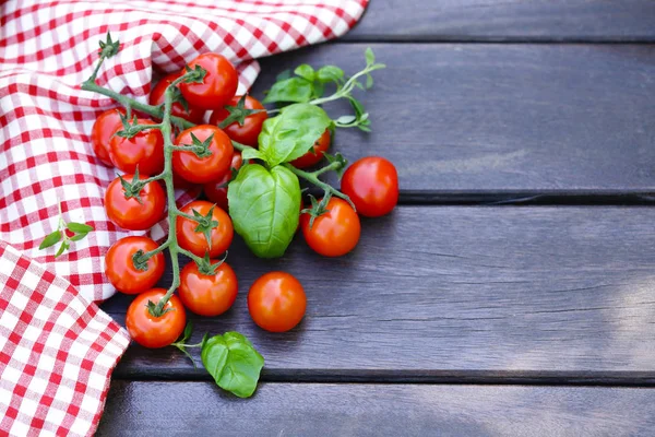 Fresh Tomatoes Basil Wooden Table — Stock Photo, Image