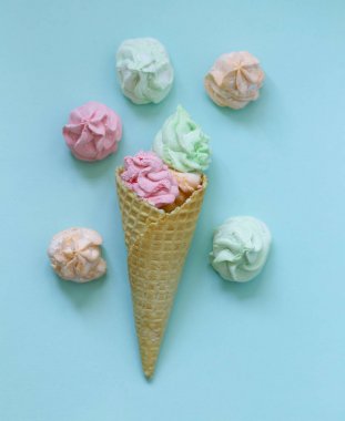 Farklı renklerde tatlı marşmelovu