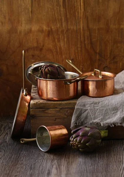 Copper Utensils Pots Ladle Pan Wooden Background — Stock Photo, Image