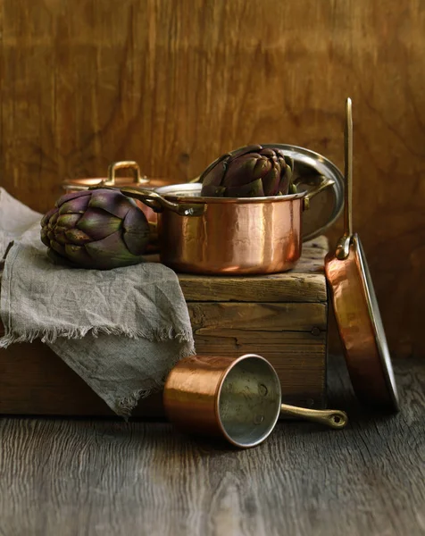 Copper Utensils Pots Ladle Pan Wooden Background — Stock Photo, Image