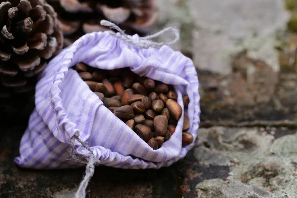 Piñas Frutos Secos Orgánicos Naturales —  Fotos de Stock