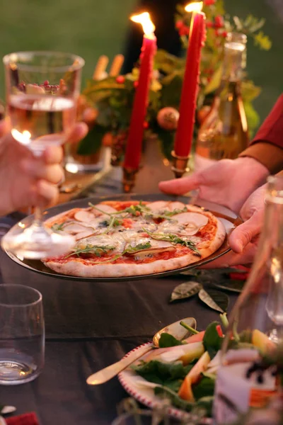 Mesa Cena Set Pizza Con Pera Gorgonzola — Foto de Stock