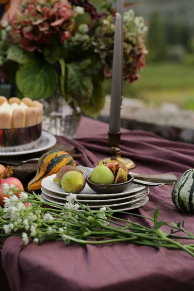Εορταστική Ρύθμιση Τραπέζι Φθινόπωρο Φρούτα Και Τυρί — Φωτογραφία Αρχείου