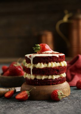 Sevgililer Günü için kırmızı kadife tatil pastası