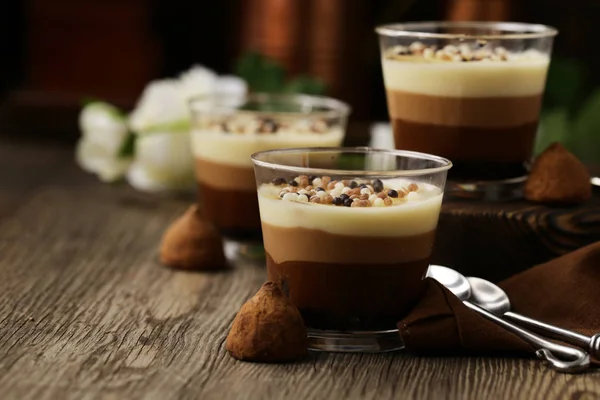 Chocolade Dessert Een Glas Een Tafel — Stockfoto