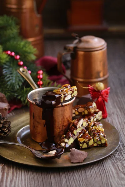 Heiße Schokolade Mit Nussigen Gerösteten Nüssen Zum Dessert — Stockfoto