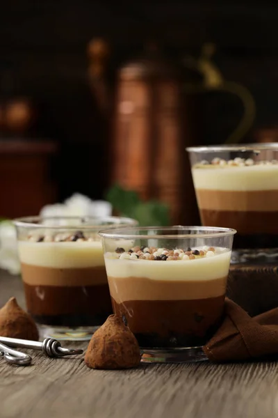 Chocolade Dessert Een Glas Een Tafel — Stockfoto