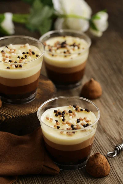 Chocolade Dessert Een Glas Een Tafel — Stockfoto