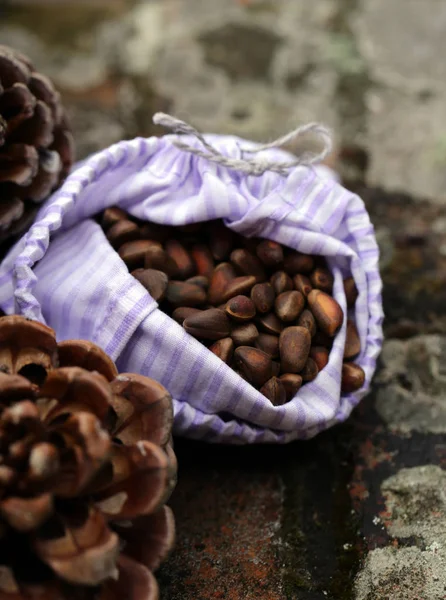 Piñas Frutos Secos Orgánicos Naturales —  Fotos de Stock