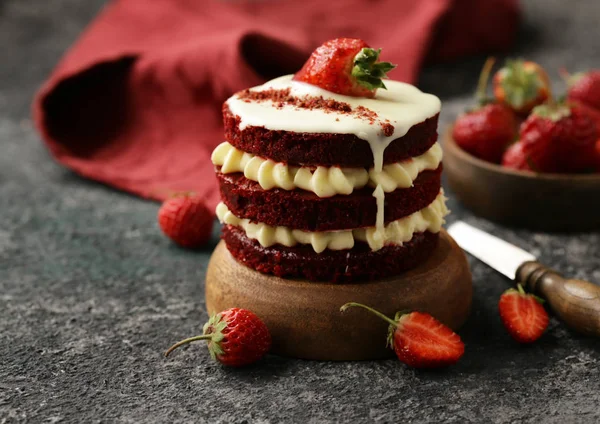 Rood Fluwelen Vakantie Taart Voor Valentijnsdag — Stockfoto