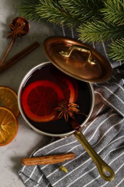 Baharatlı ve portakallı şarap, Noel kış içeceği.