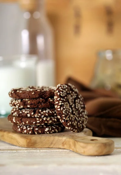 Schokoladenkekse Mit Milch Zum Dessert Und Erfrischungen — Stockfoto