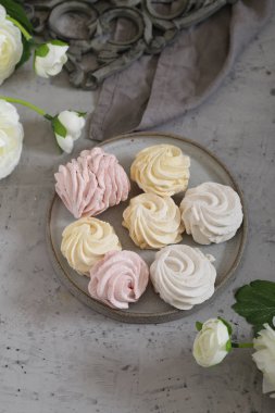 Tatlı ve ikram için ev yapımı meyveli şekerlemeler.