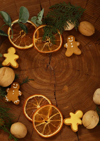 Fundo Natal Madeira Com Biscoitos Gengibre Laranjas — Fotografia de Stock