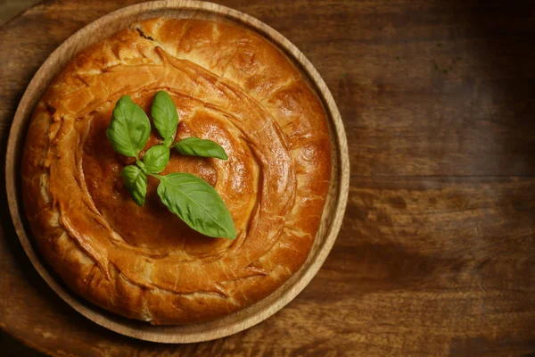 Zelfgebakken Taart Een Houten Tafel — Stockfoto