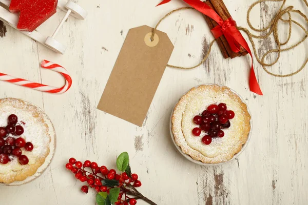 Hausgemachter Beerenkuchen Mit Preiselbeeren Und Puderzucker — Stockfoto