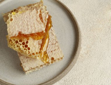 Tabakta doğal organik bal petekleri