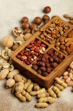 Sağlıklı beslenmek için doğal organik fındık