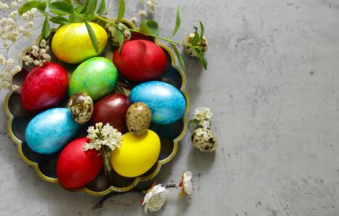 Bayram için geleneksel paskalya dekoratif yumurtaları.