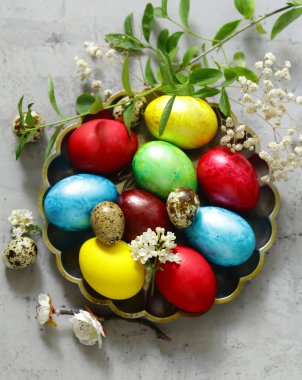 Bayram için geleneksel paskalya dekoratif yumurtaları.