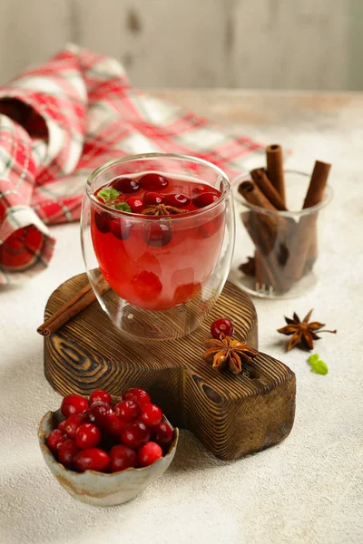 Thee Een Glas Met Cranberry Kaneel — Stockfoto