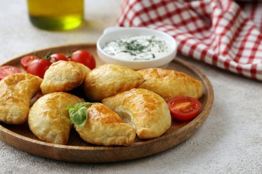 Peynirli kızarmış börek.