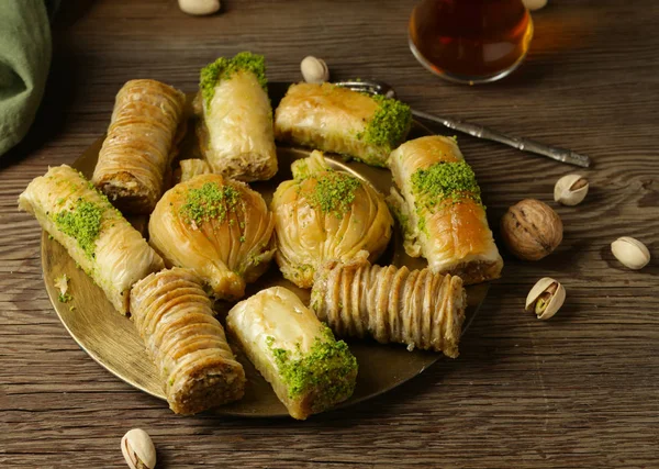 Traditionele Oosterse Snoepjes Baklava Met Noten — Stockfoto