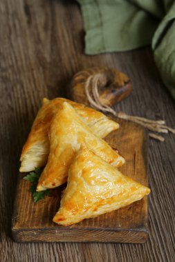 Peynirli kızarmış börek.