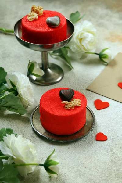 Sevgililer Günü Hediyeleri Için Kırmızı Kadife Pasta — Stok fotoğraf