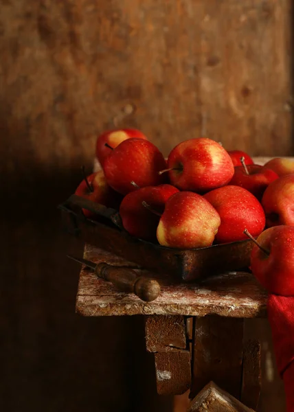 Ripe Red Organic Apples Wooden Table — Stock Photo, Image