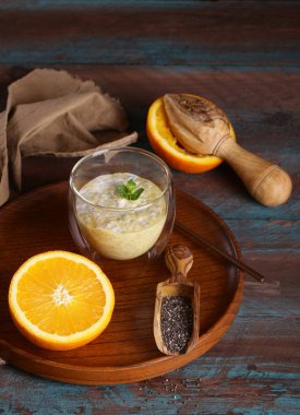 Sağlıklı Bir Kahvaltı İçin Çerez ve Meyveli Puding