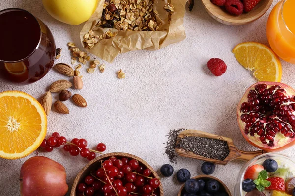 Gesundes Frühstück Mit Beeren Früchten Chiapudding Und Müsli — Stockfoto