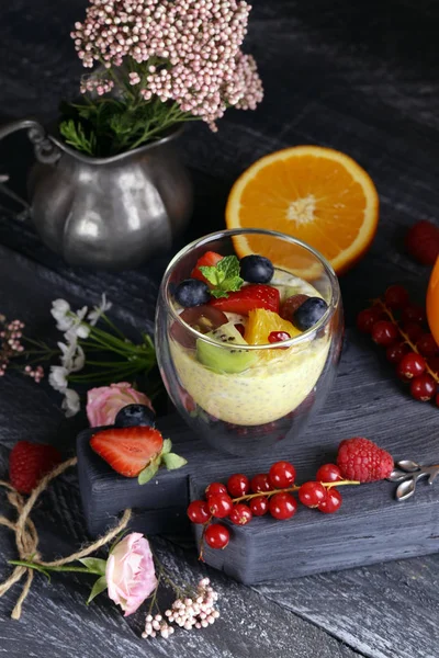 Chia Zaden Pudding Met Bessen Fruit Voor Een Gezond Ontbijt — Stockfoto