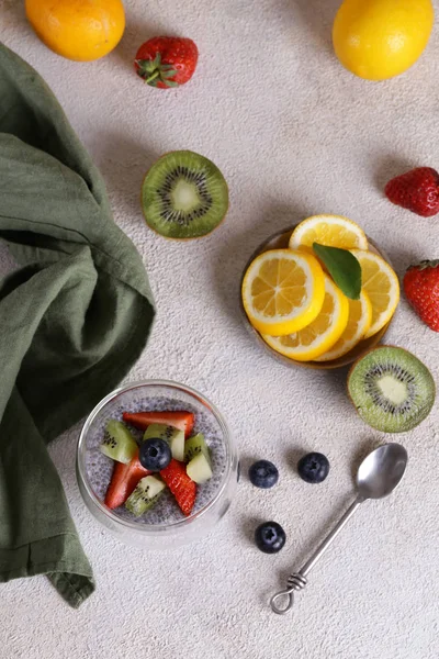 Chiasamen Pudding Mit Beeren Und Früchten Für Ein Gesundes Frühstück — Stockfoto