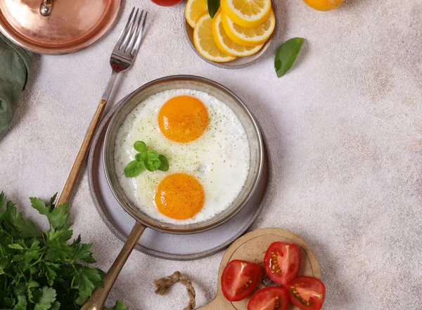 Oeufs Frits Avec Des Légumes Pour Petit Déjeuner Sain — Photo