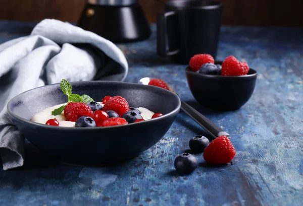 Gachas Sémola Para Desayuno Saludable —  Fotos de Stock