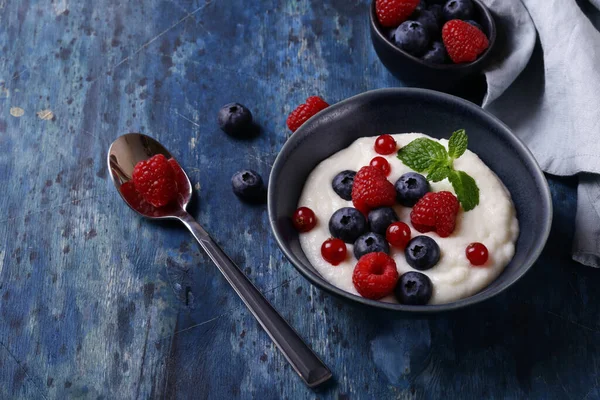 Bouillie Semoule Pour Petit Déjeuner Sain — Photo