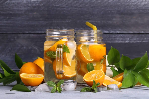 Natürliche Hausgemachte Limonade Mit Minze Und Eis — Stockfoto