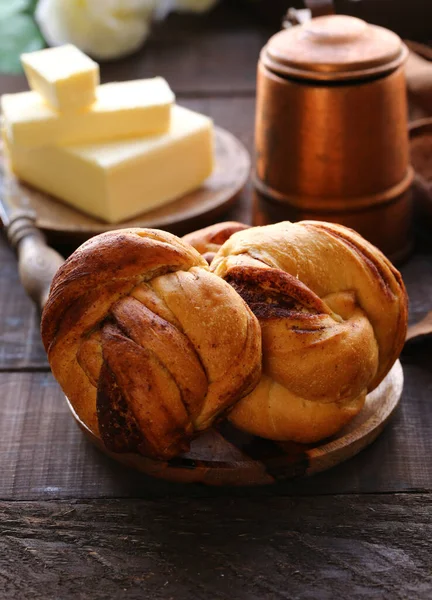 Hemgjorda Kanelbullar Till Frukost — Stockfoto