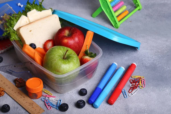 Almuerzo Escolar Con Manzana Sándwich — Foto de Stock