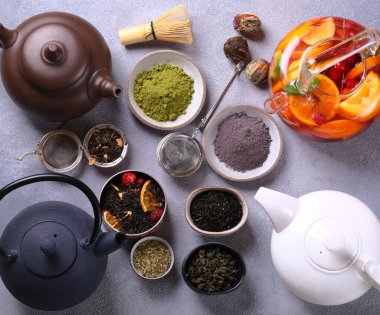 Doğal organik çeşitlilik, siyah ve yeşil çay.