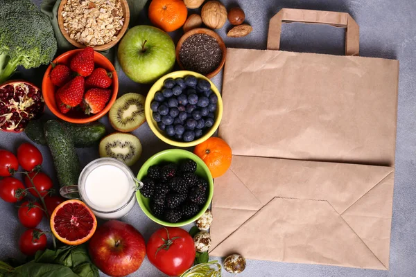 Lieferung Beeren Früchte Gemüse Für Eine Gesunde Ernährung — Stockfoto