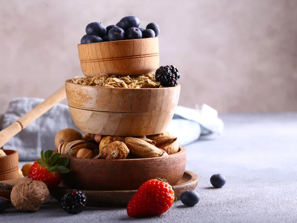 Domácí Granola Bobulemi Oříšky Pro Zdravé Jídlo — Stock fotografie