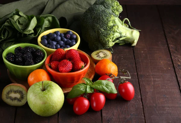 Μούρα Φρούτα Λαχανικά Για Μια Υγιεινή Διατροφή — Φωτογραφία Αρχείου
