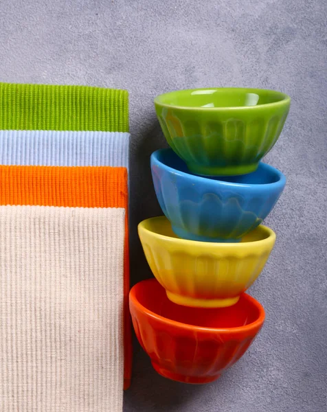 Colored Bowls Utensils Napkins Food — Stock Photo, Image