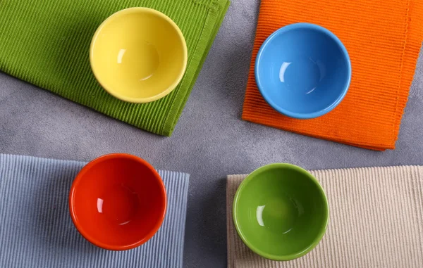 Colored Bowls Utensils Napkins Food — Stock Photo, Image